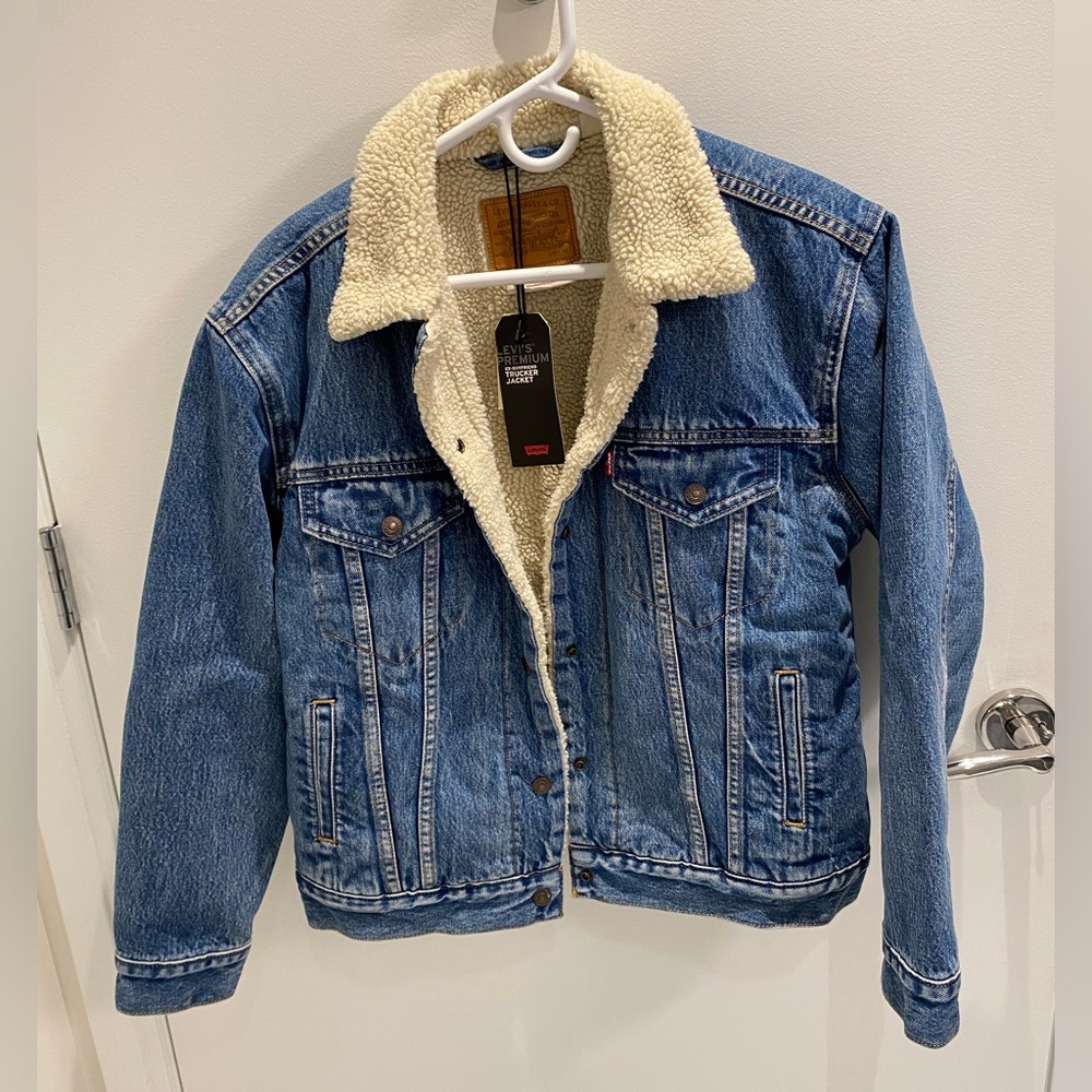 Levi’s ladies, Premium Ex-boyfriend Sherpa Trucker jean jacket, NWT, never worn.